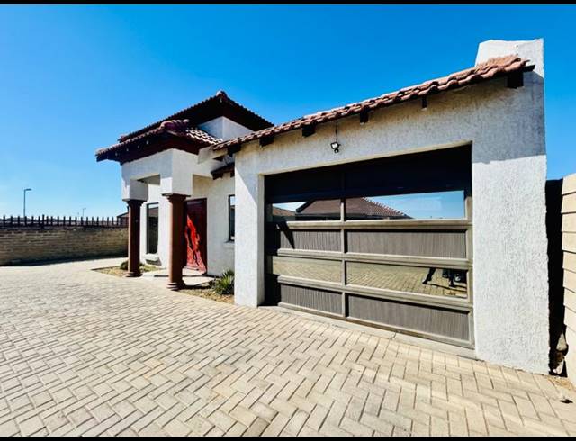 3 BEDROOM HOUSE FOR SALE IN VANDERBIJLPARK CE 3